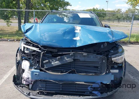 2023 Volvo Xc40 Recharge Pure Electric Twin Plus z USA, uszkodzony, nr VIN YV4ED3UL5P2093125